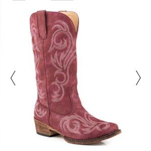 🆕 ROPER WOMEN'S RASPBERRY RILEY VINTAGE
WESTERN BOOTS - SNIP TOE ✨